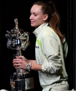 2026 Australian Open Elena Rybakina track jacket designed for fans with breathable material and contemporary tennis fashion