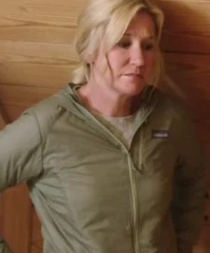 Jenny Marrs zip jacket featured in Fixer To Fabulous Season 7 with clean modern styling