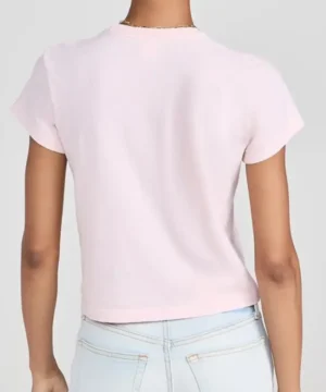 Kaitlin Olson Palm Springs pink t-shirt trendy casual streetwear look