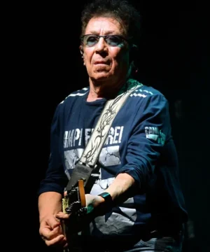 Sono Solo Canzonette Edoardo Bennato concert sweatshirt with cozy fabric, vintage-inspired design, and fan merchandise appeal