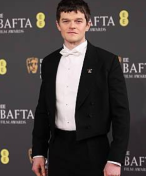 EE BAFTA Awards 2026 Robert Aramayo tailored blazer men’s elegant evening wear